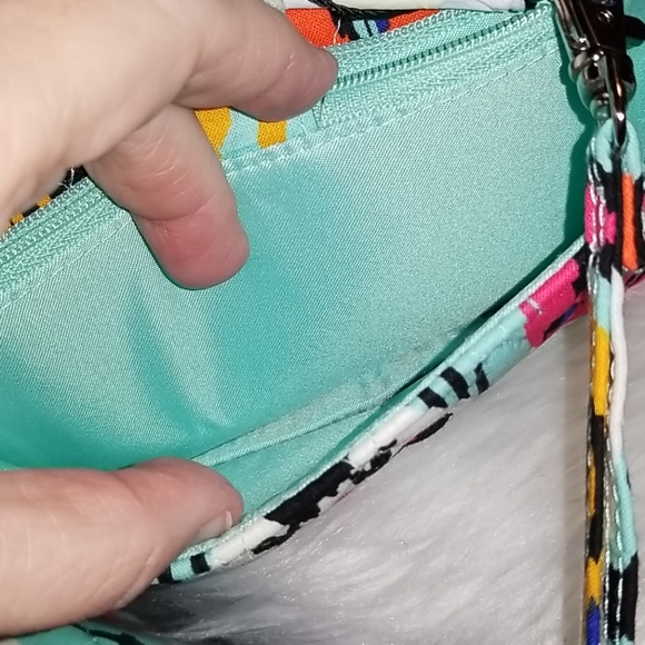 CHOICE of VERA BRADLEY iPhone Wristlets - Picture 10 of 11